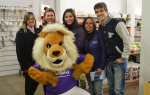 Leão do Glória entrega doações na Escola Juventina